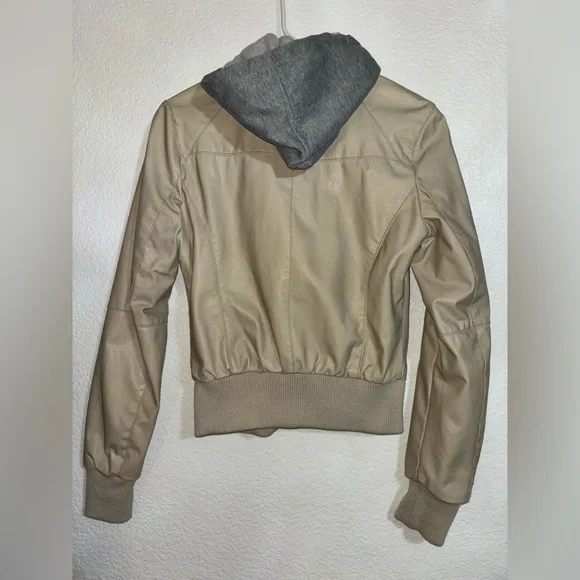 cream/beige faux leather jacket with grey hood S - Picture 4 of 6